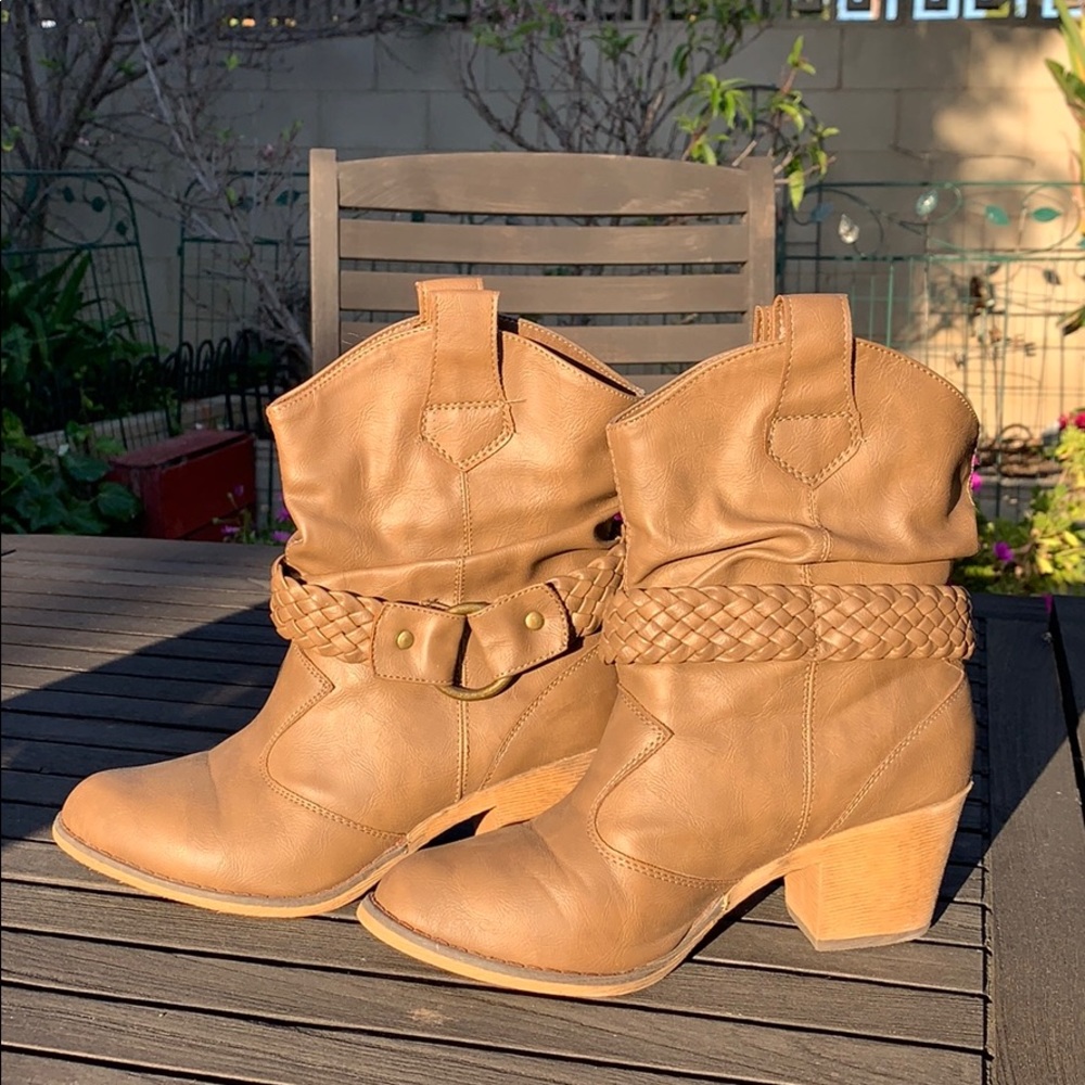 Charles Albert Booties Taupe 7.5